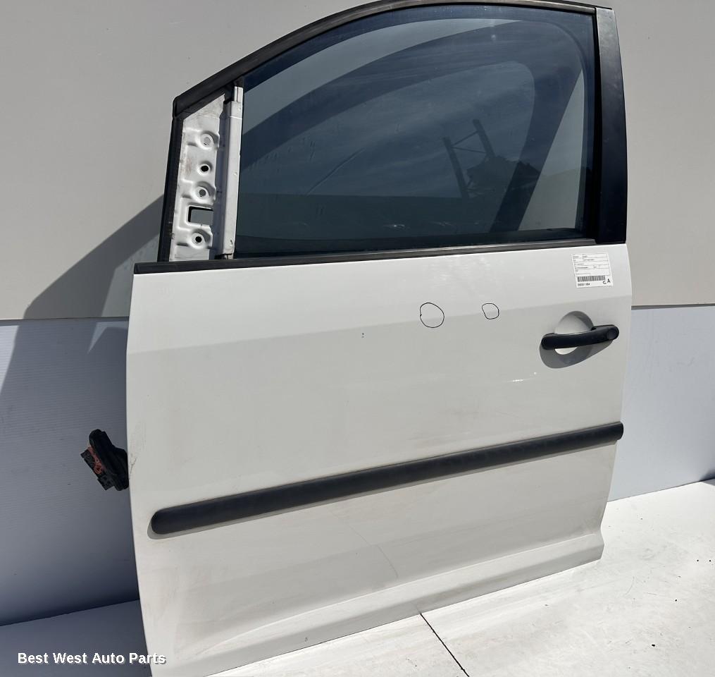 2013 VOLKSWAGEN CADDY Left Front Door