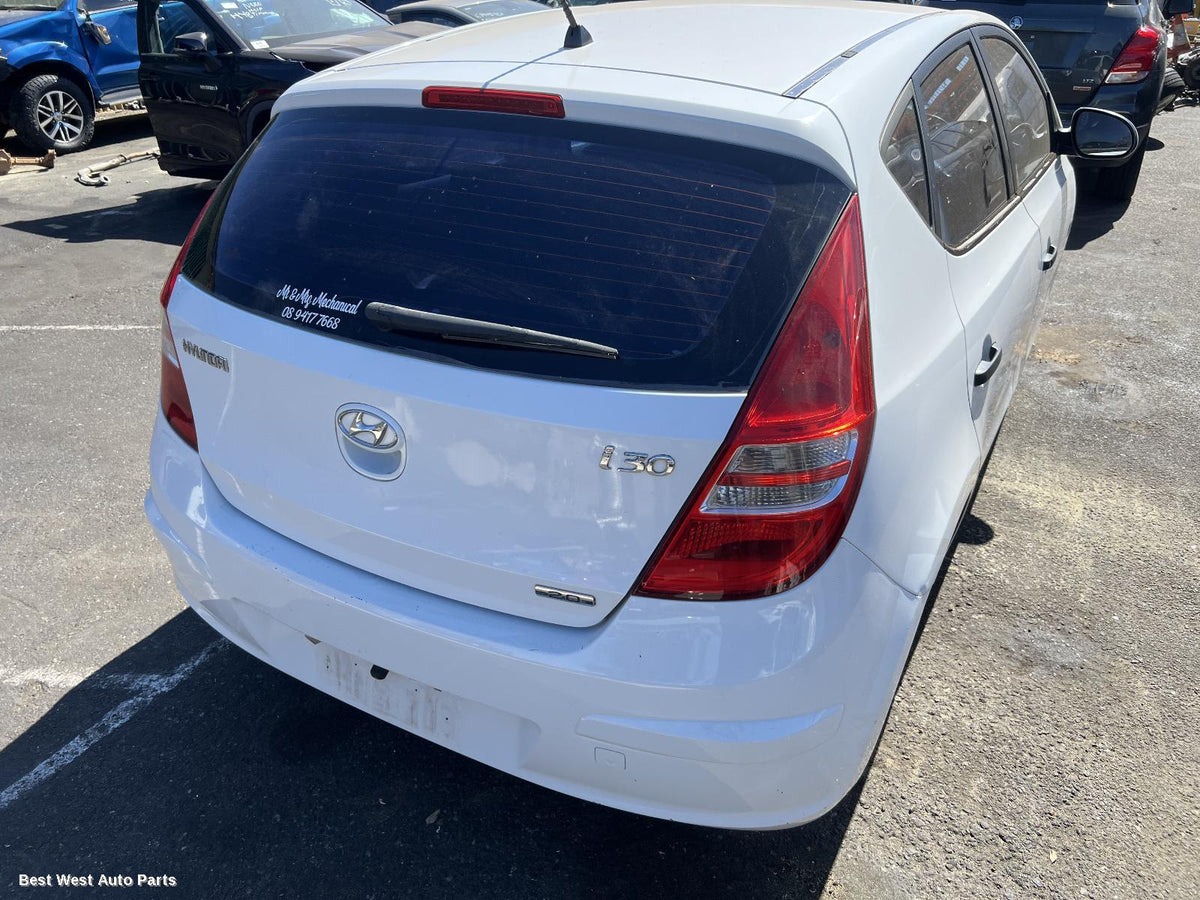 2011 HYUNDAI I30 Right Front Door