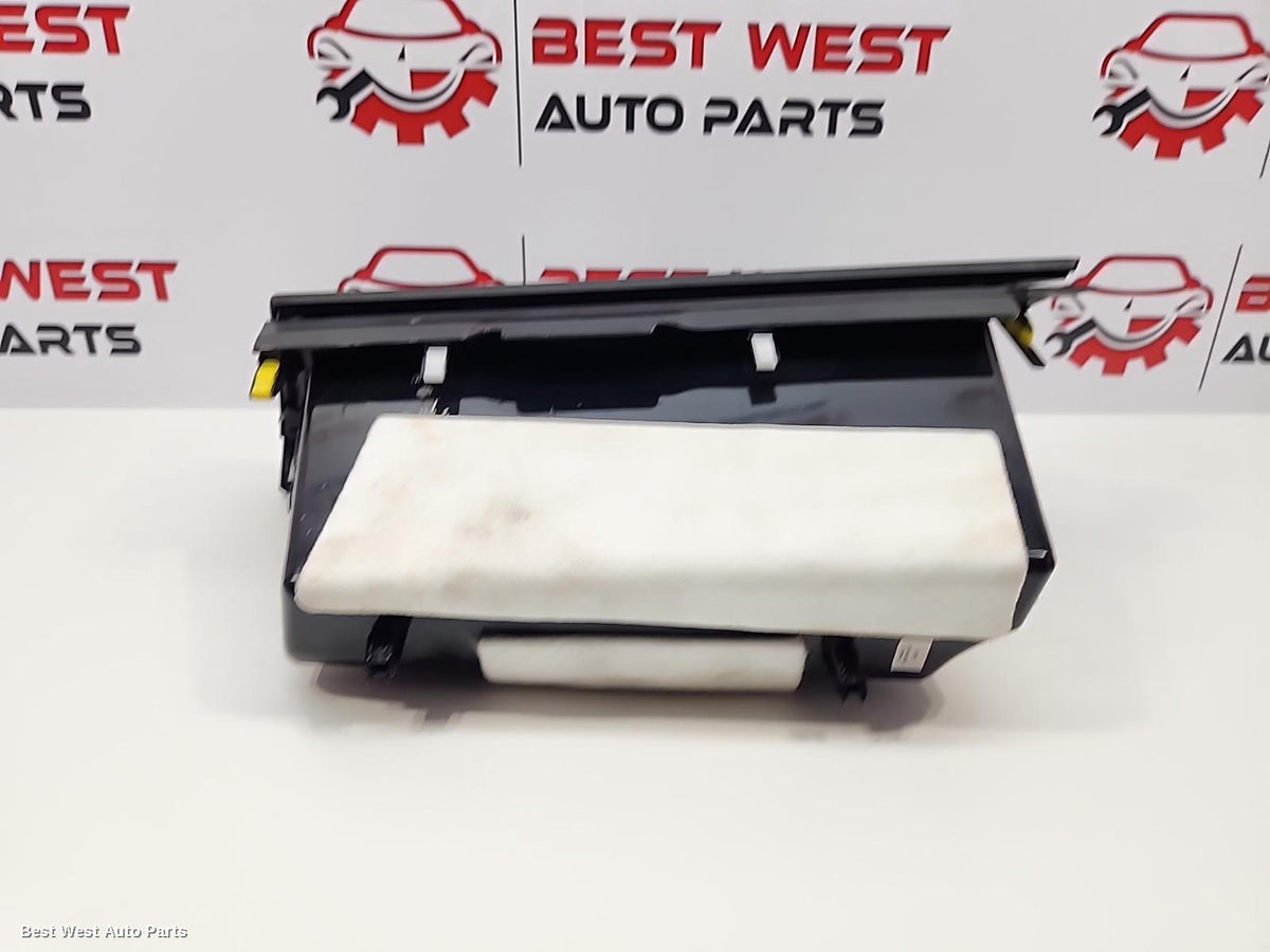 2017 TOYOTA HILUX Glove Box