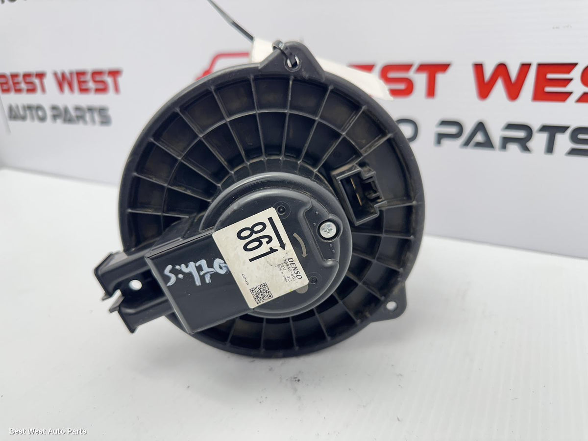 2017 MITSUBISHI PAJERO Heater Fan Motor
