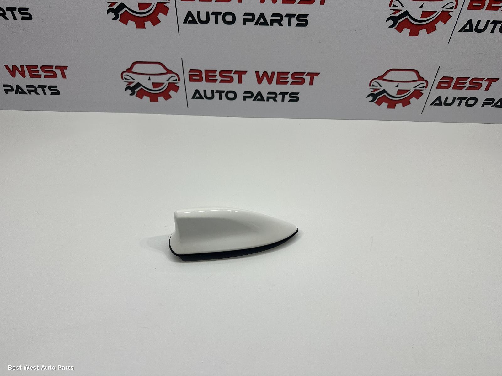 2024 TOYOTA HILUX Antenna