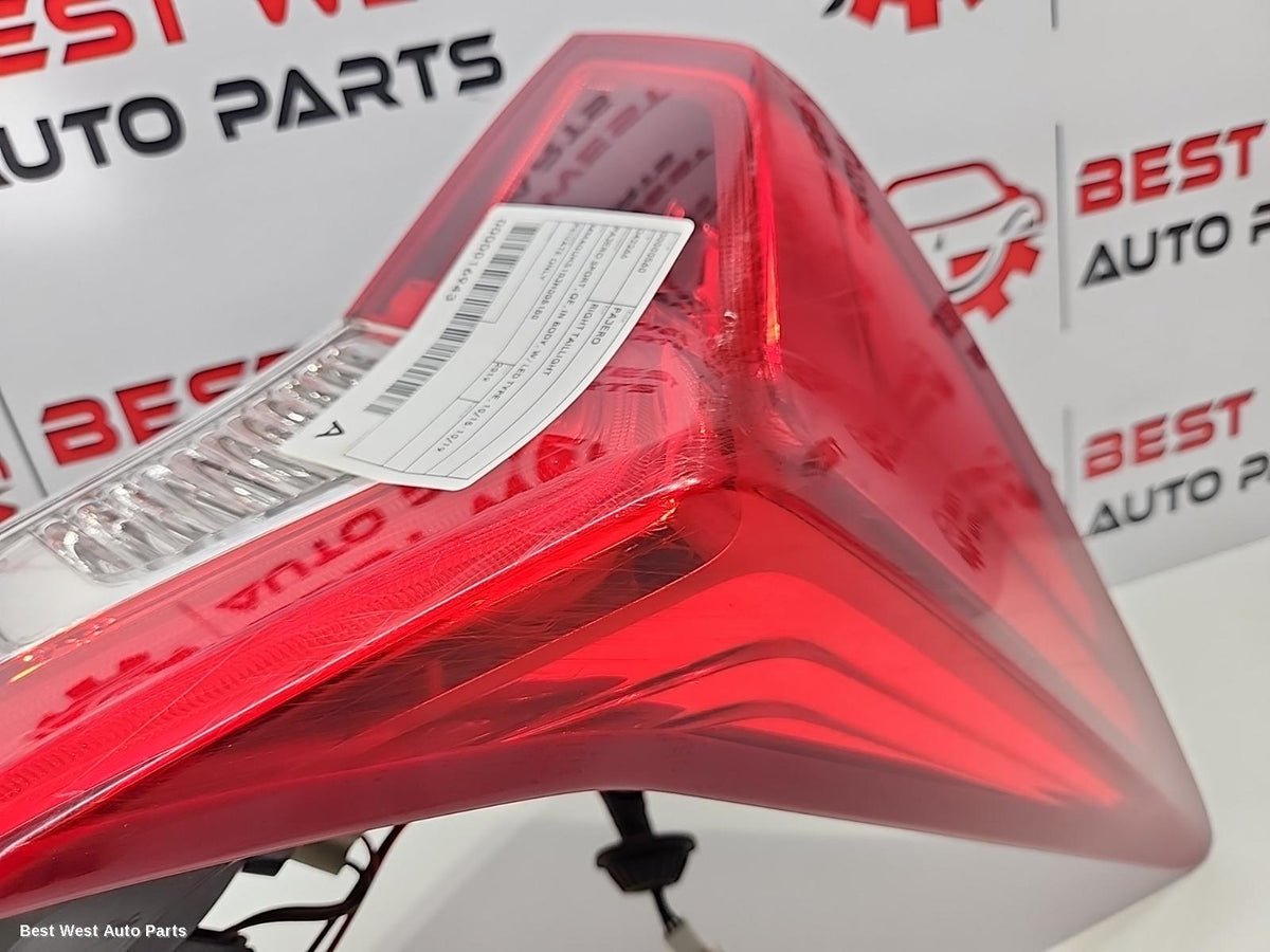 2019 MITSUBISHI PAJERO Right Taillight