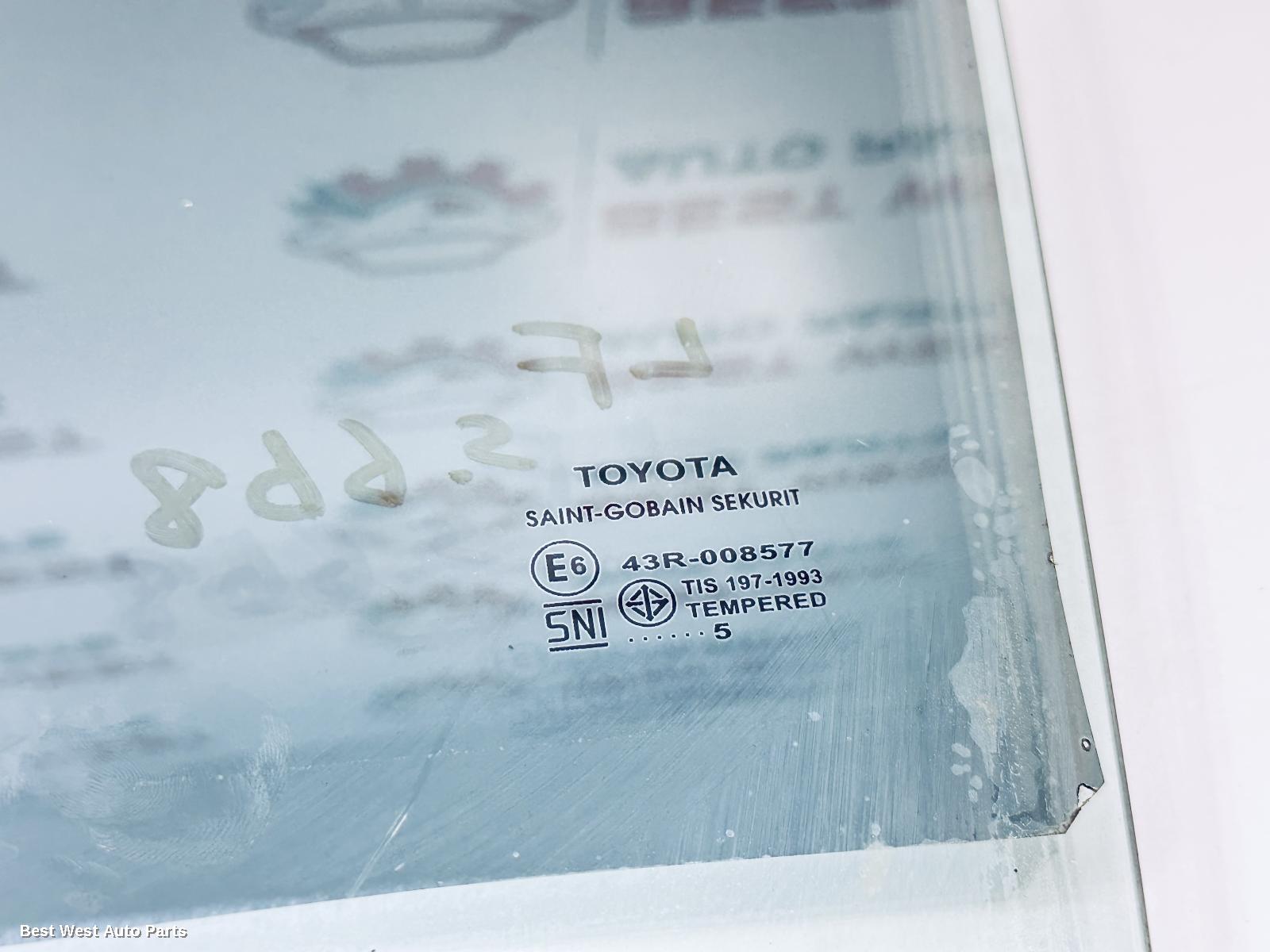 2015 TOYOTA HILUX Right Front Door Window
