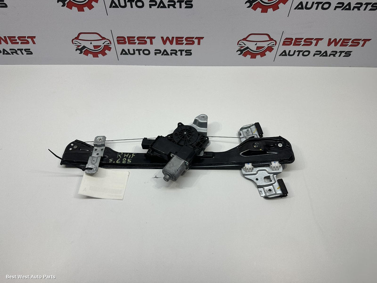 2018 HOLDEN TRAX Right Front Window Reg/Motor