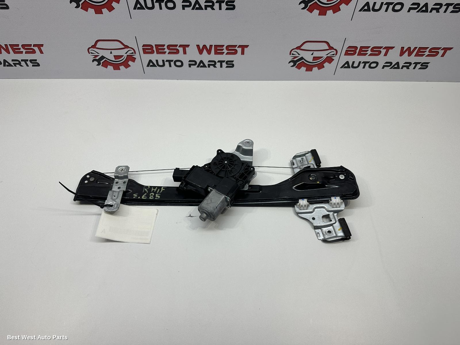 2018 HOLDEN TRAX Right Front Window Reg/Motor
