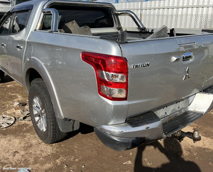 2017 MITSUBISHI TRITON Heater/Ac Controls