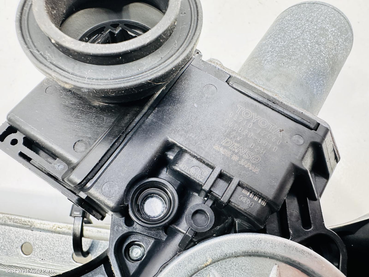 2022 TOYOTA COROLLA Right Front Window Reg/Motor