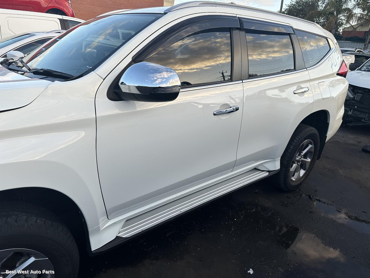 2025 MITSUBISHI PAJERO Left Door Mirror
