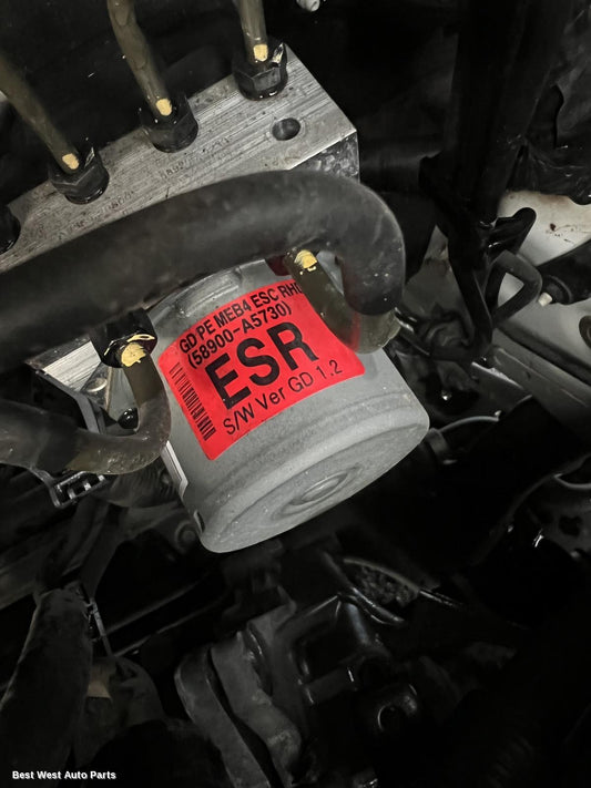 2015 HYUNDAI I30 Abs Pump/Modulator