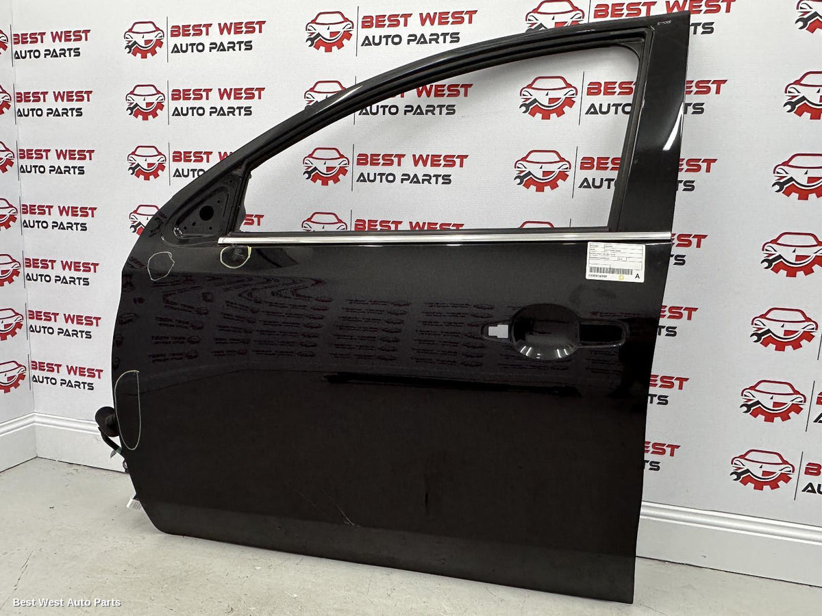 2019 MITSUBISHI PAJERO Left Front Door