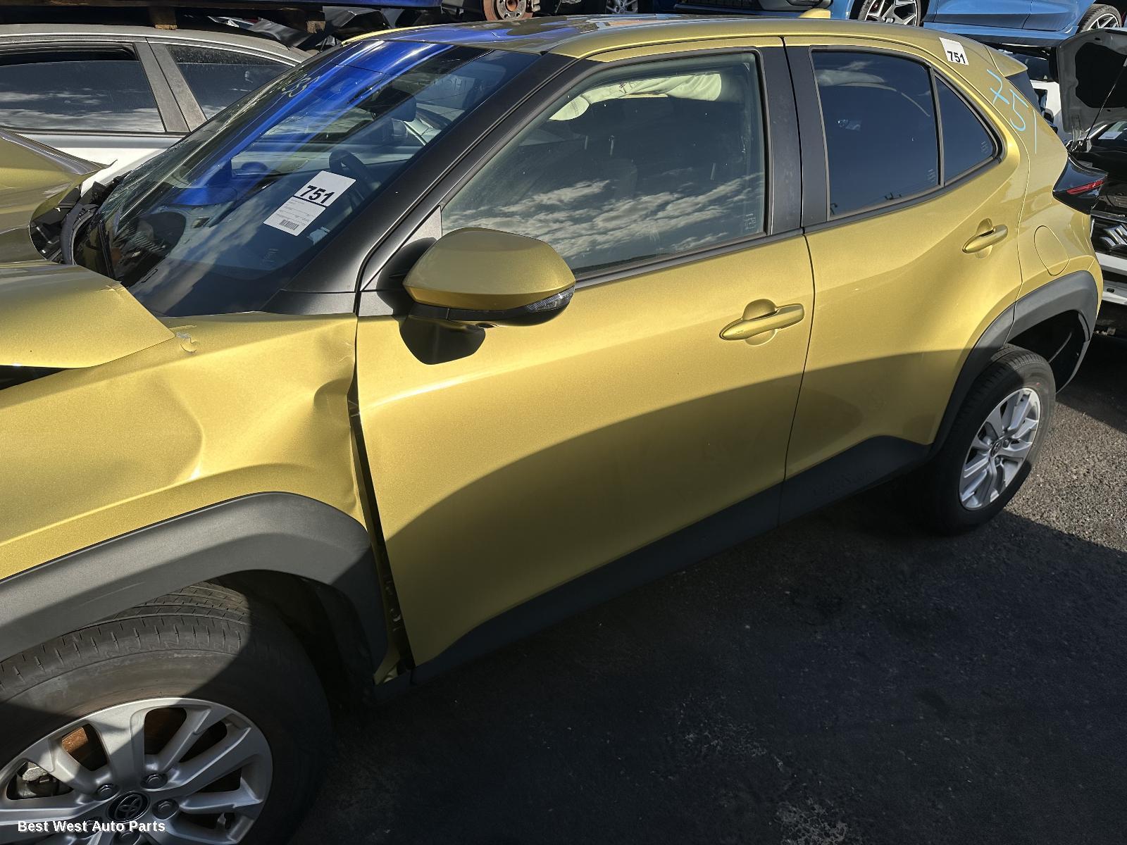 2021 TOYOTA YARIS CROSS Left Front Door
