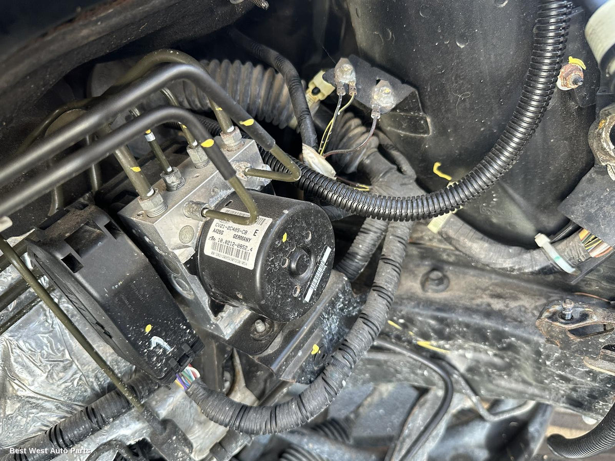 2013 FORD FIESTA Right Guard