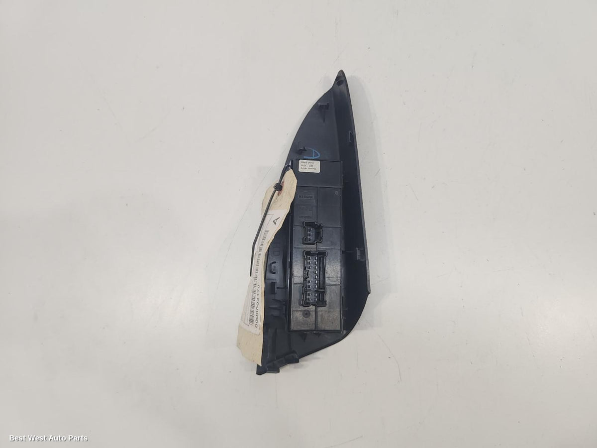 2015 NISSAN PULSAR Pwr Dr Wind Switch