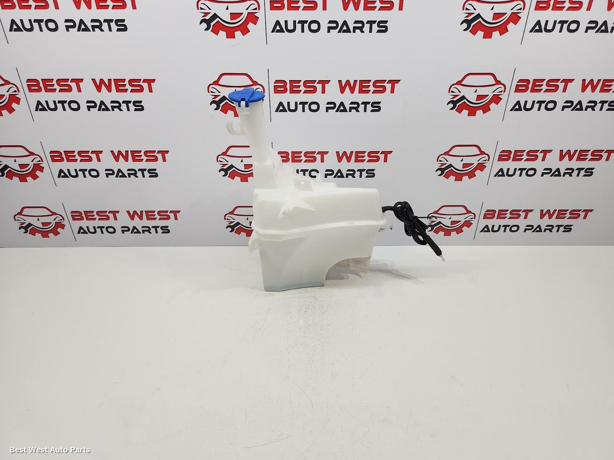 2020 HYUNDAI I30 Washer Bottle
