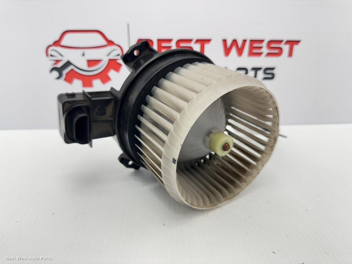 2018 TOYOTA HILUX Heater Fan Motor