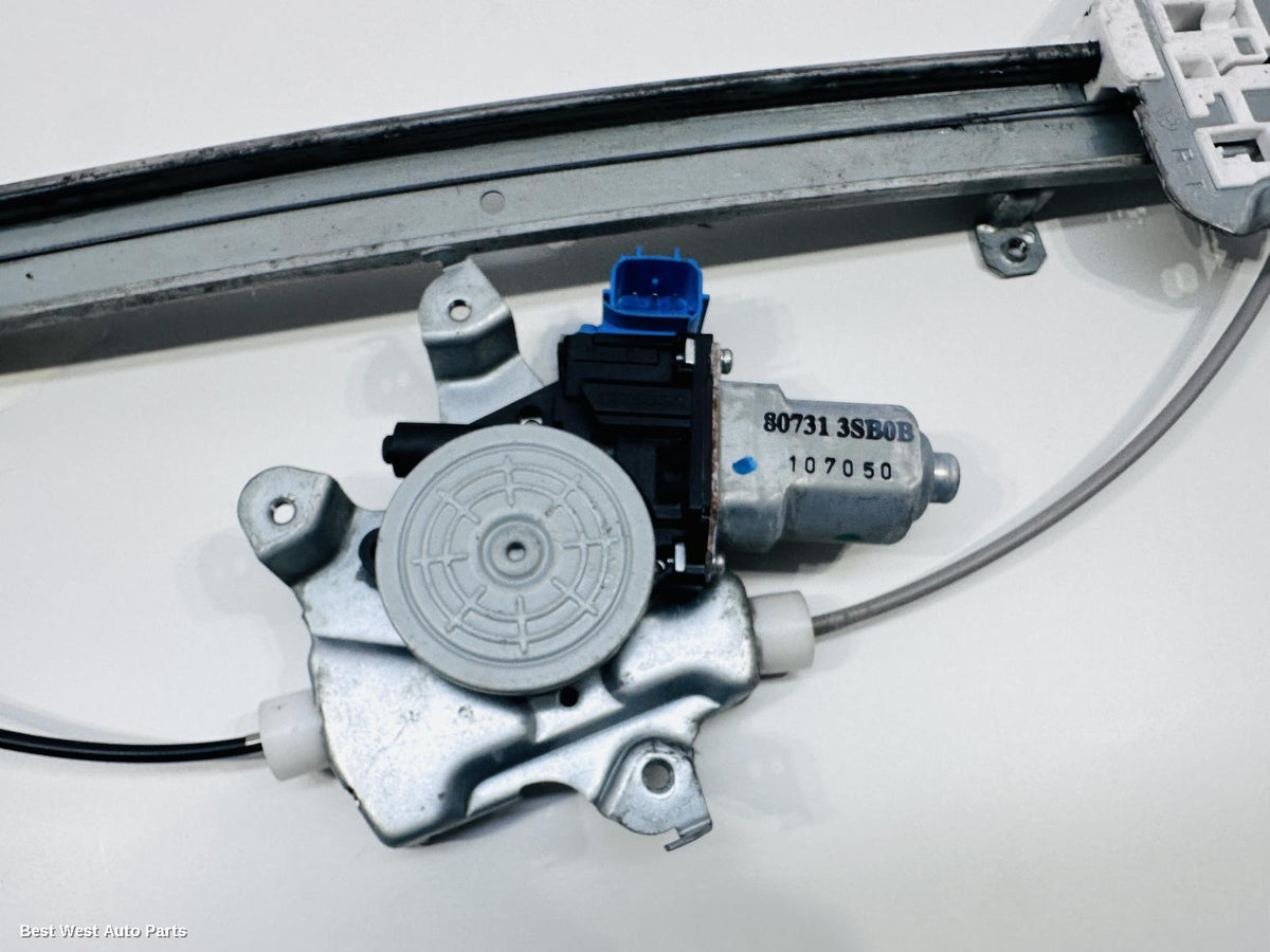 2021 NISSAN NAVARA Right Front Window Reg/Motor