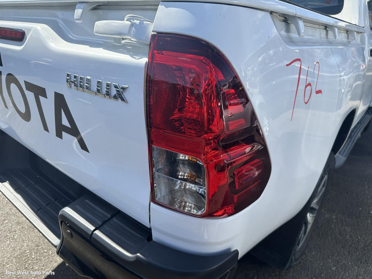 2017 TOYOTA HILUX Right Taillight