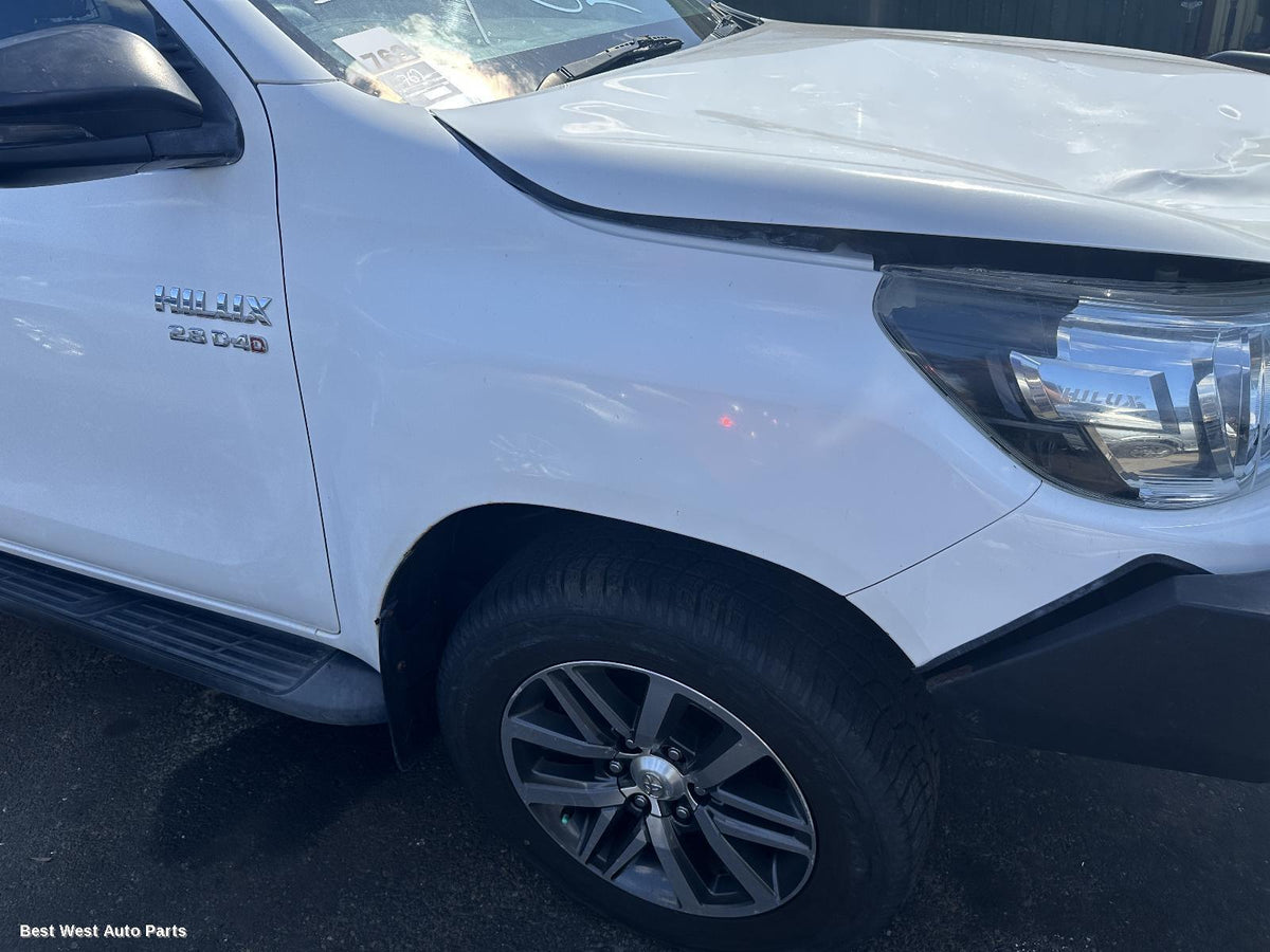 2017 TOYOTA HILUX Right Guard