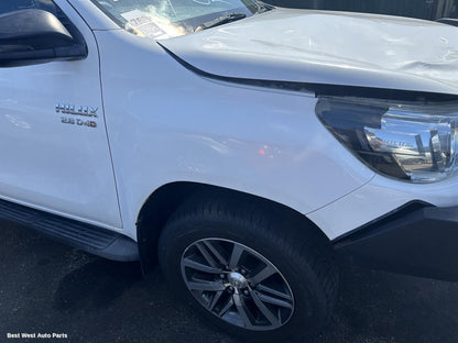 2017 TOYOTA HILUX Right Guard
