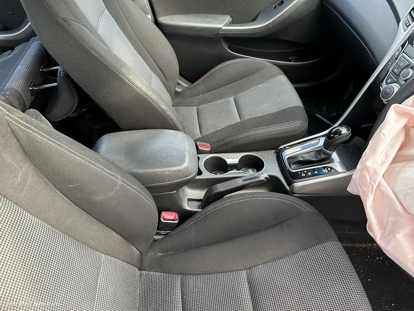 2016 HYUNDAI I30 Console