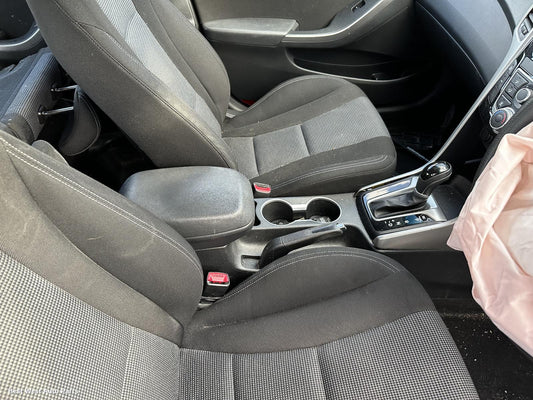2016 HYUNDAI I30 Console