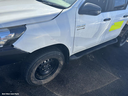 2019 TOYOTA HILUX Left Guard