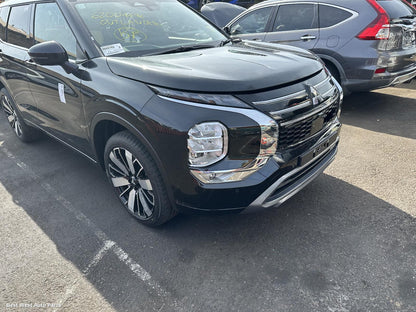 2025 MITSUBISHI OUTLANDER Courtesy Light
