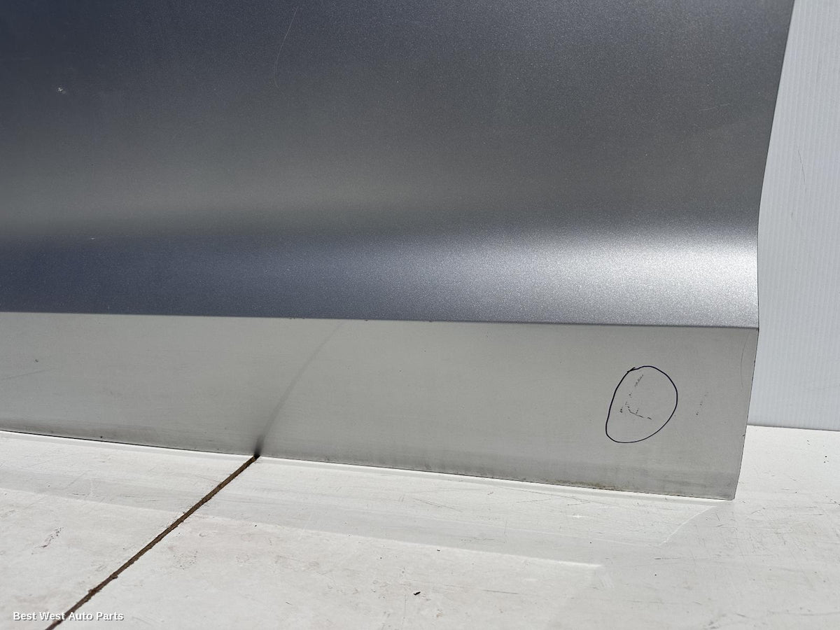 2011 VOLKSWAGEN POLO Left Front Door