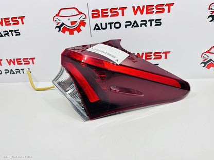 2018 TOYOTA COROLLA Right Taillight