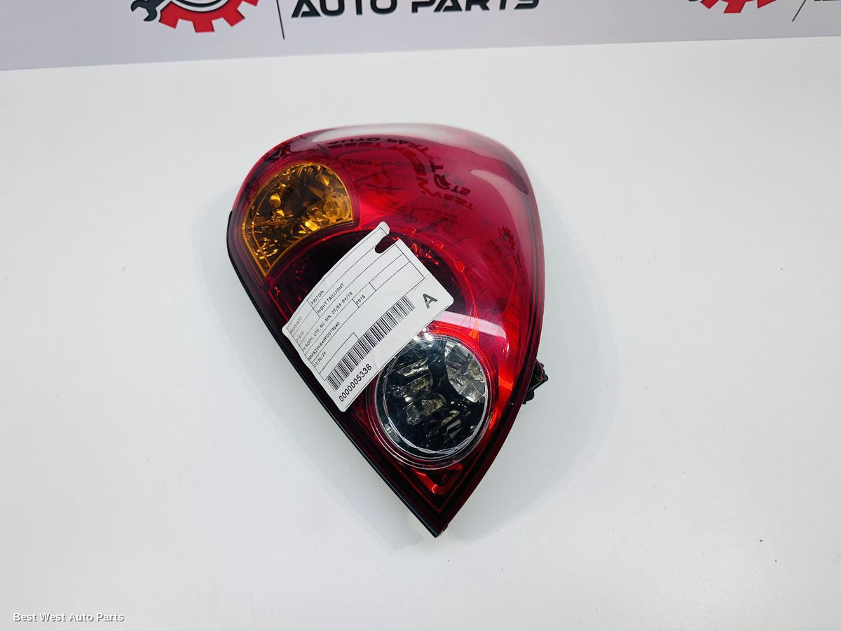 2015 MITSUBISHI TRITON Right Taillight