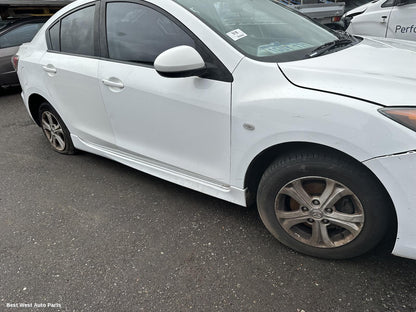 2009 MAZDA 3 Right Guard