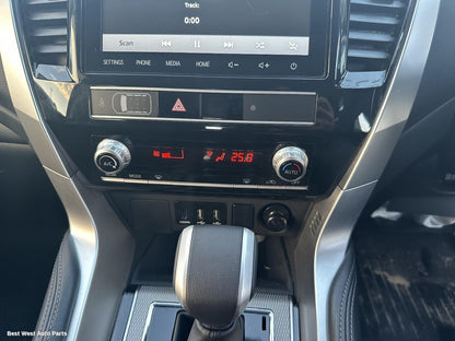 2025 MITSUBISHI PAJERO Heater/Ac Controls