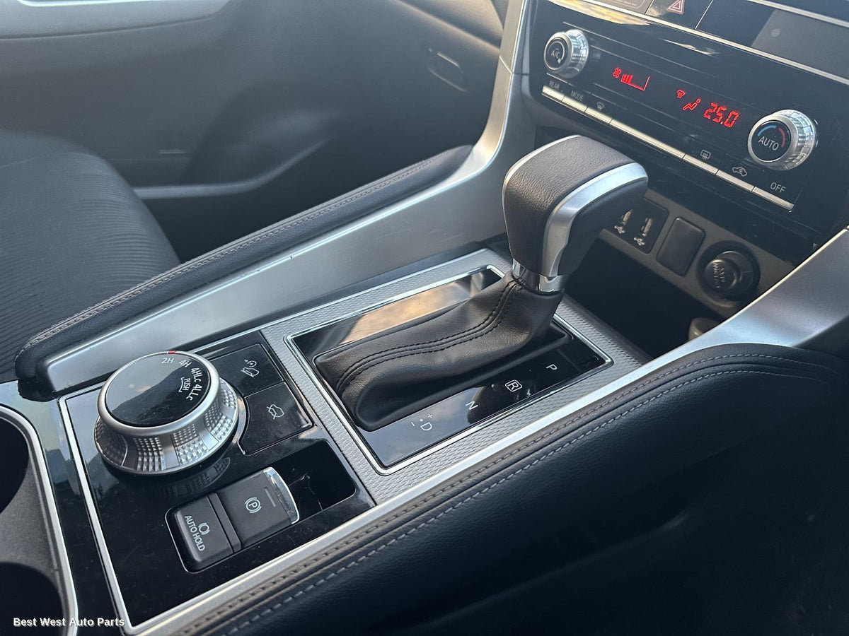 2025 MITSUBISHI PAJERO Gear Stick/Shifter