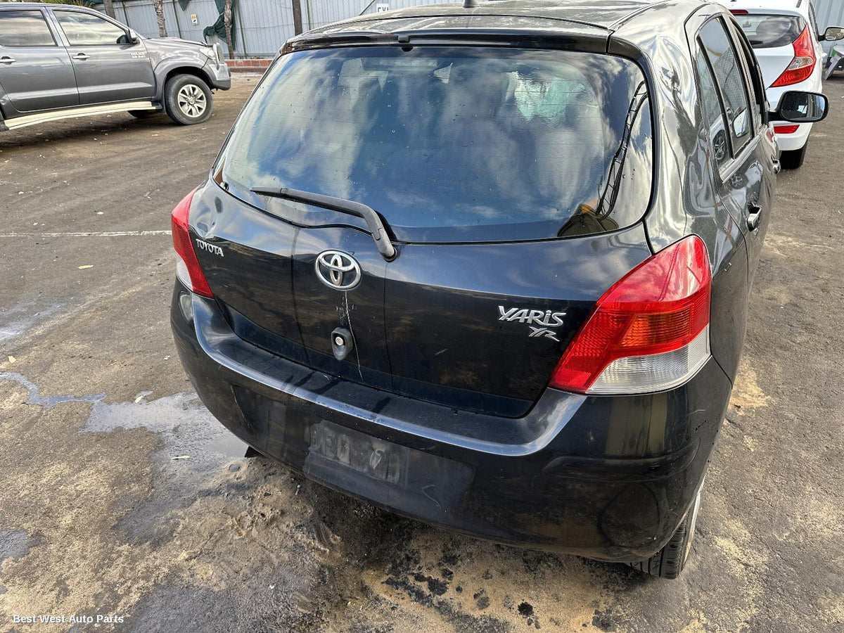 2009 TOYOTA YARIS Right Headlamp