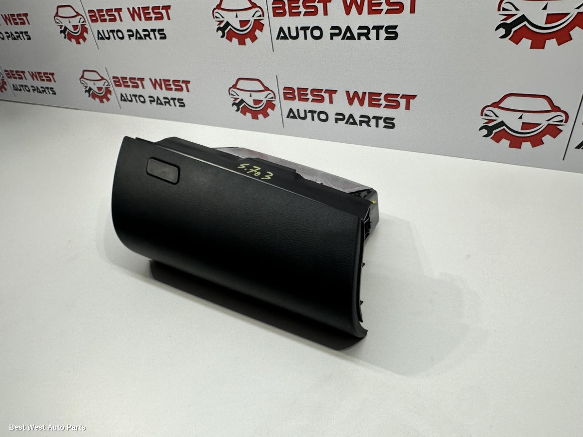 2024 TOYOTA HILUX Glove Box