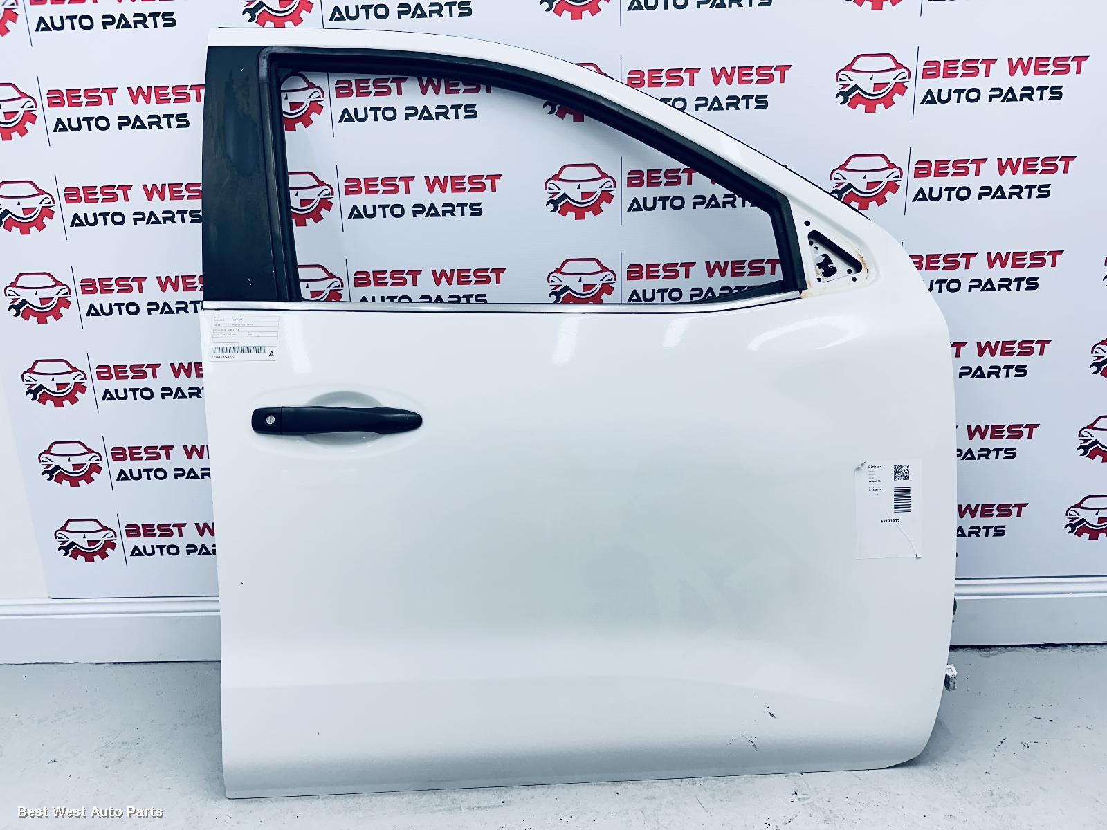 2018 NISSAN NAVARA Right Front Door