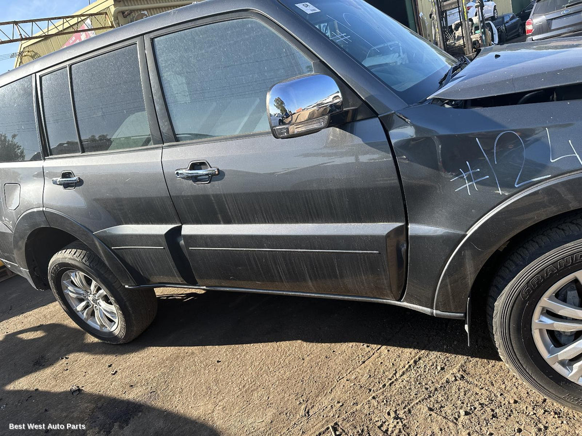 2015 MITSUBISHI PAJERO Left Rear Door/Sliding