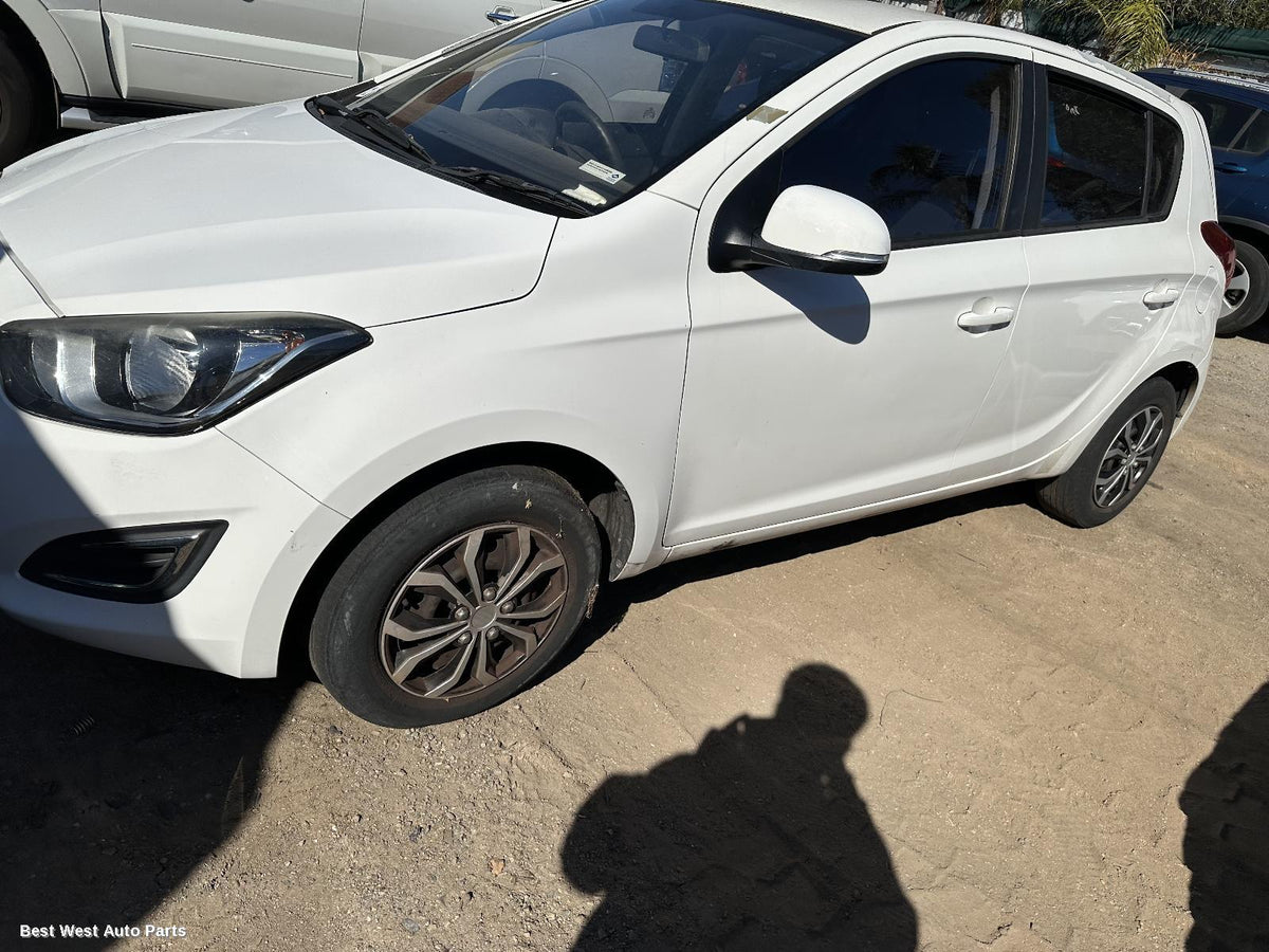 2013 HYUNDAI I20 Air Cleaner/Box