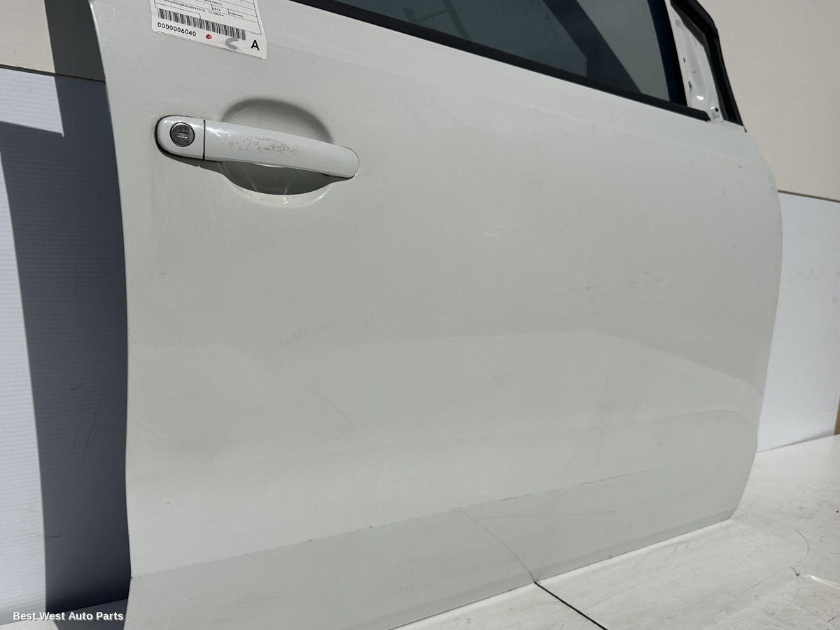 2015 VOLKSWAGEN POLO Right Front Door
