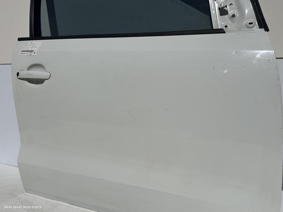 2015 VOLKSWAGEN POLO Right Front Door