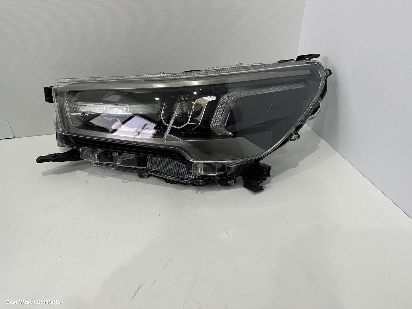 2024 TOYOTA HILUX Left Headlamp