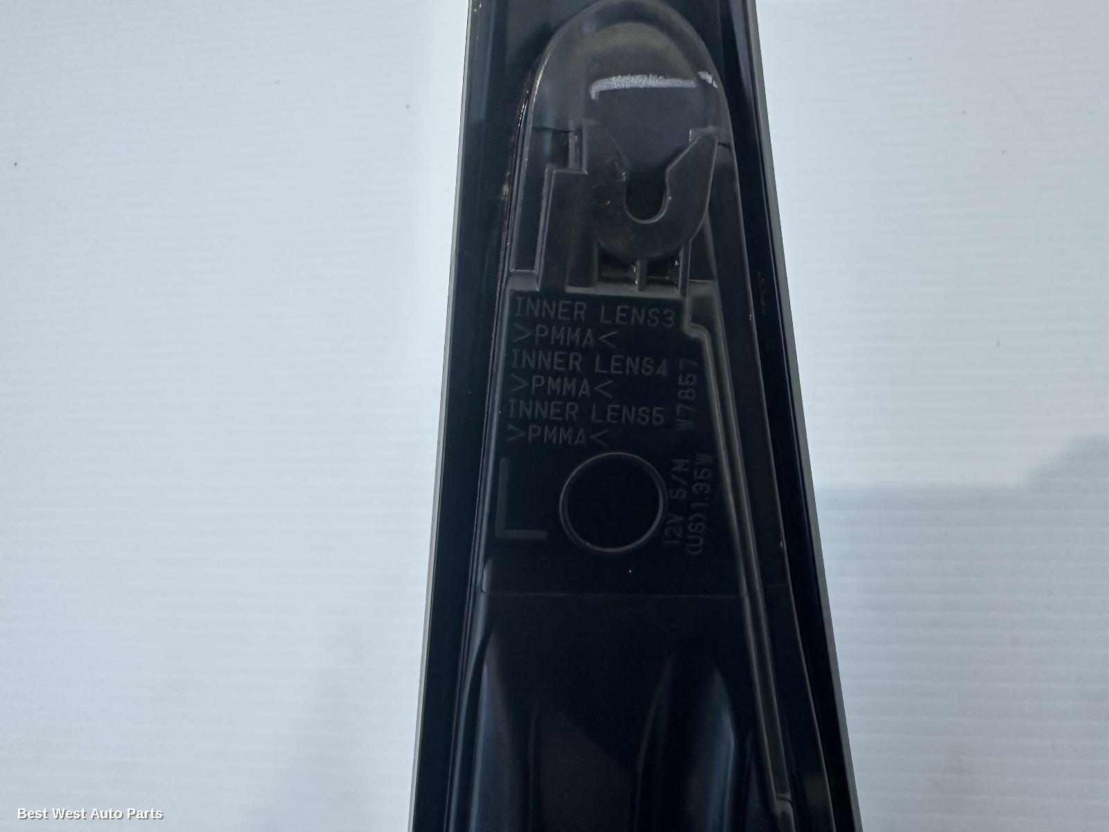 2025 MITSUBISHI OUTLANDER Left Taillight