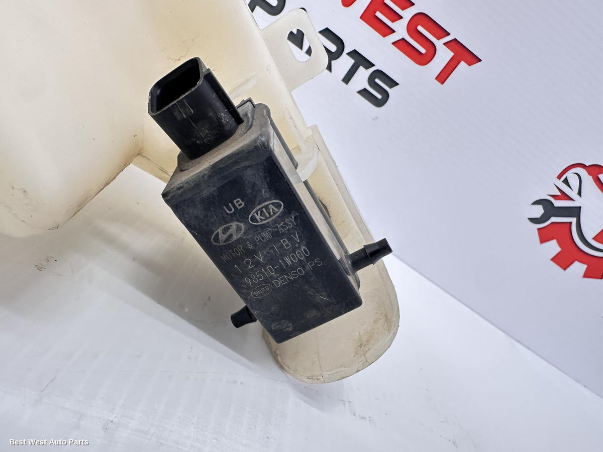 2013 HYUNDAI I20 Washer Bottle