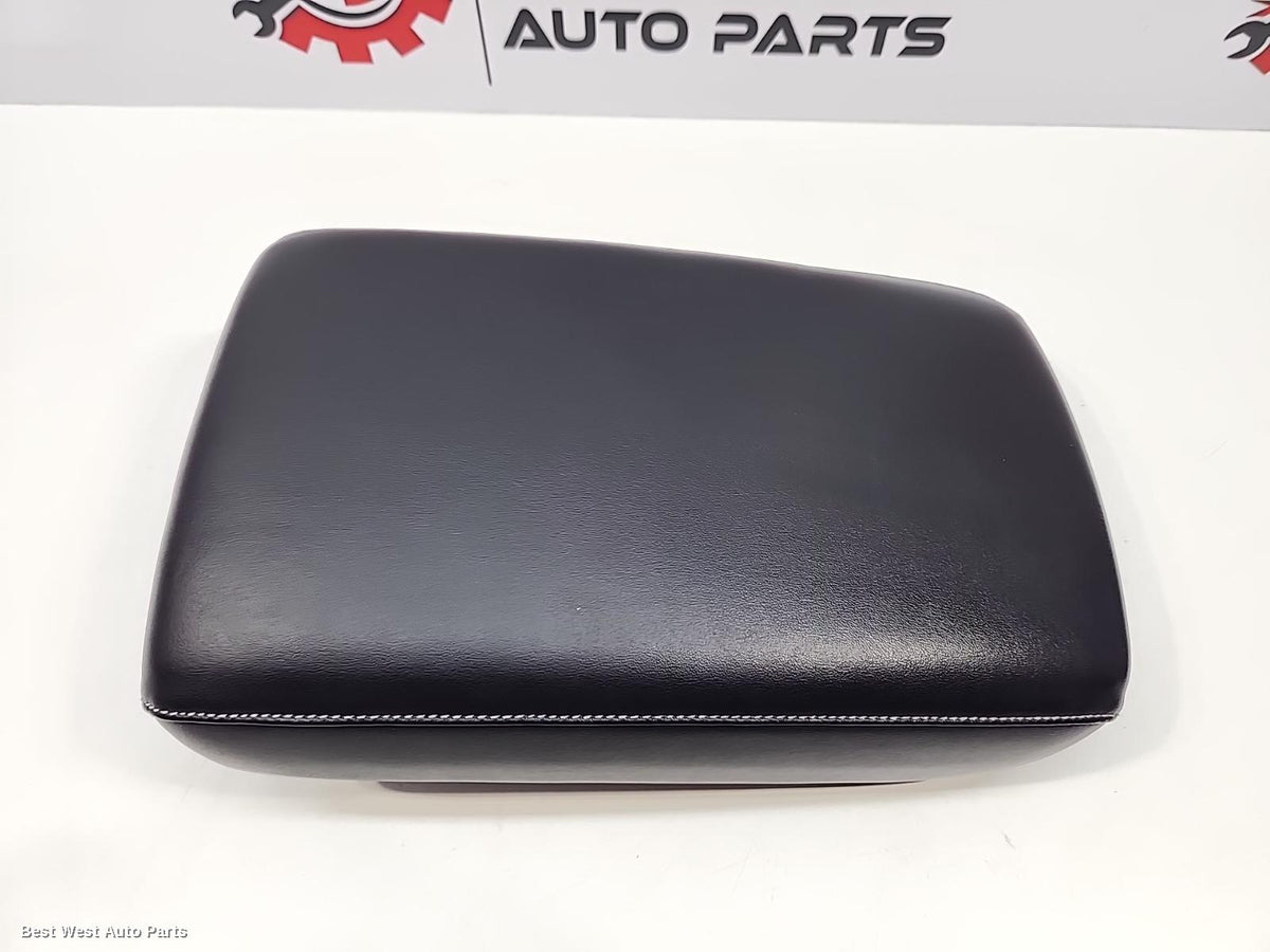 2023 MITSUBISHI OUTLANDER Console
