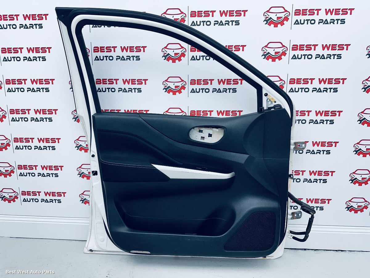 2018 NISSAN NAVARA Left Front Door