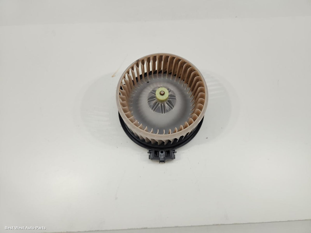 2019 MITSUBISHI PAJERO Heater Fan Motor