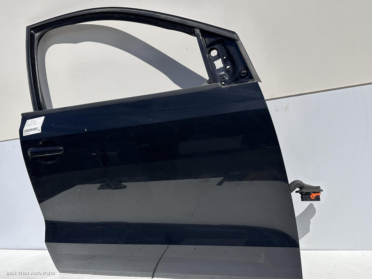 2013 VOLKSWAGEN POLO Right Front Door