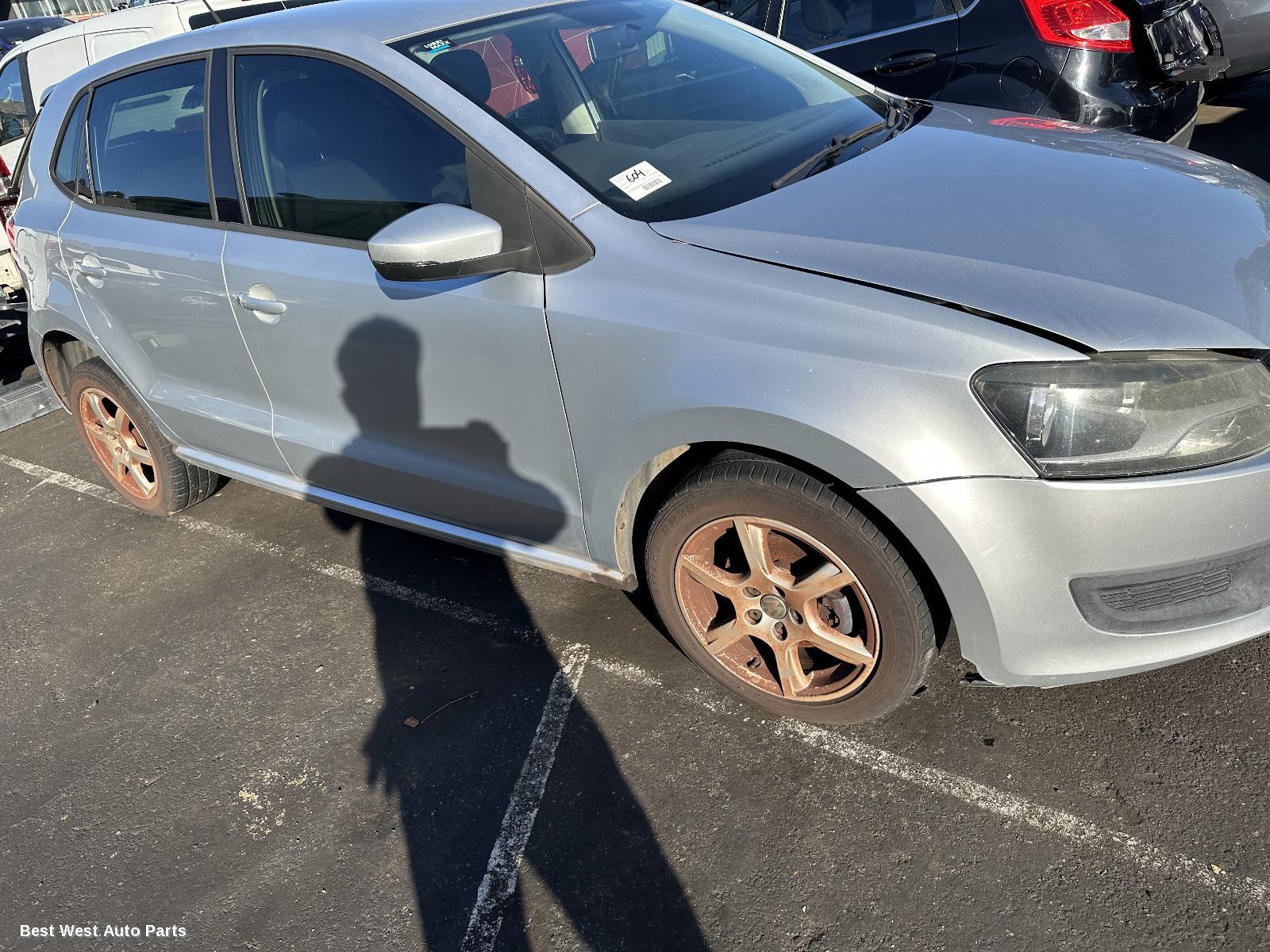 2011 VOLKSWAGEN POLO Grille