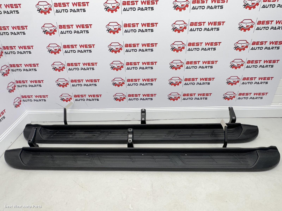 2025 TOYOTA HILUX Side Step/Skirt