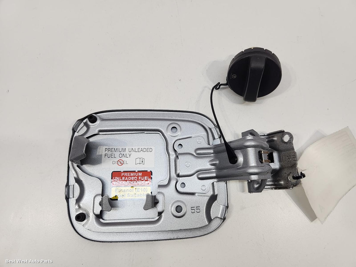 2022 TOYOTA KLUGER Fuel Door / Filler